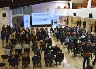 Premijer Andrej Plenković otvorio Regionalni centar kompetentnosti u Velikoj Gorici: Suradnja Vlade, Županije i EU podiže obrazovanje na višu razinu