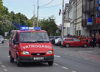 Vatrogasci u svečanoj povorci kroz grad