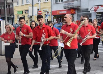 Vatrogasci u svečanoj povorci kroz grad