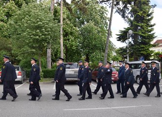 Vatrogasci u svečanoj povorci kroz grad
