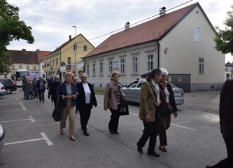 Vatrogasci u svečanoj povorci kroz grad