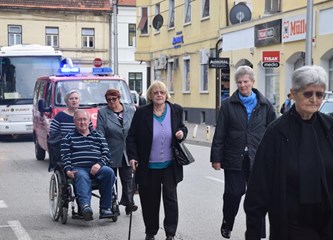 Vatrogasci u svečanoj povorci kroz grad